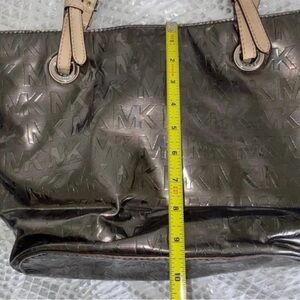 Michael kors gold shoulder purse